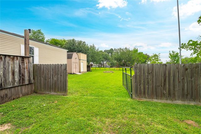 13422 W 6th Street, Santa Fe, TX 77510