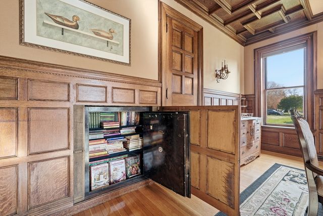 270 Maple St, Springfield, MA 01105