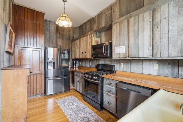 270 Maple St, Springfield, MA 01105
