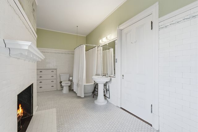 270 Maple St, Springfield, MA 01105