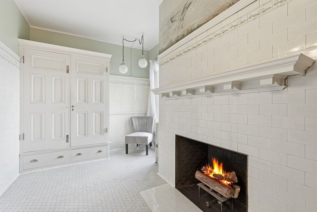 270 Maple St, Springfield, MA 01105