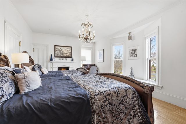 270 Maple St, Springfield, MA 01105