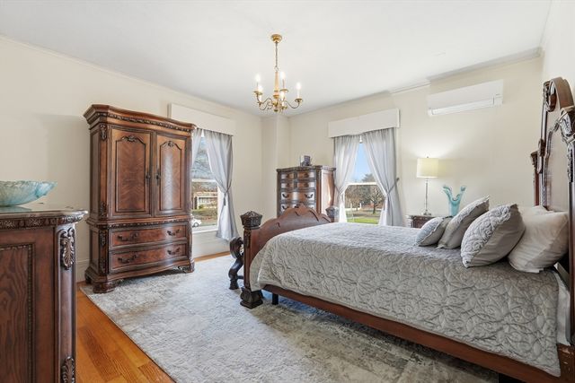 270 Maple St, Springfield, MA 01105