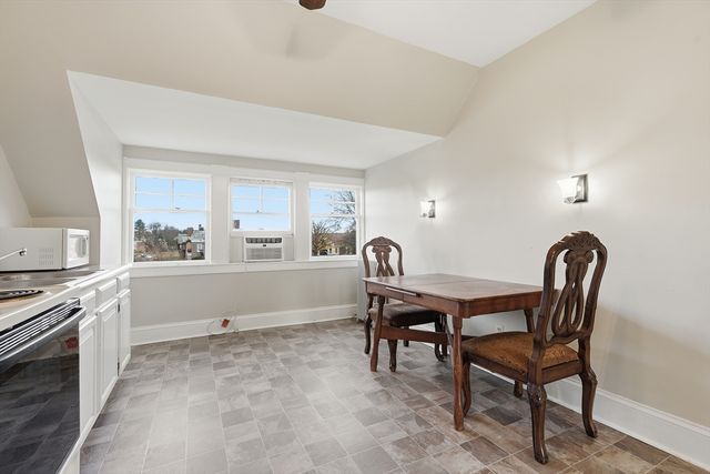 270 Maple St, Springfield, MA 01105