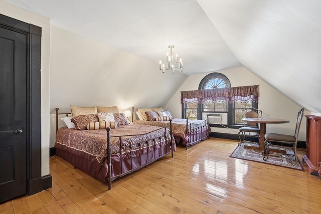 270 Maple St, Springfield, MA 01105
