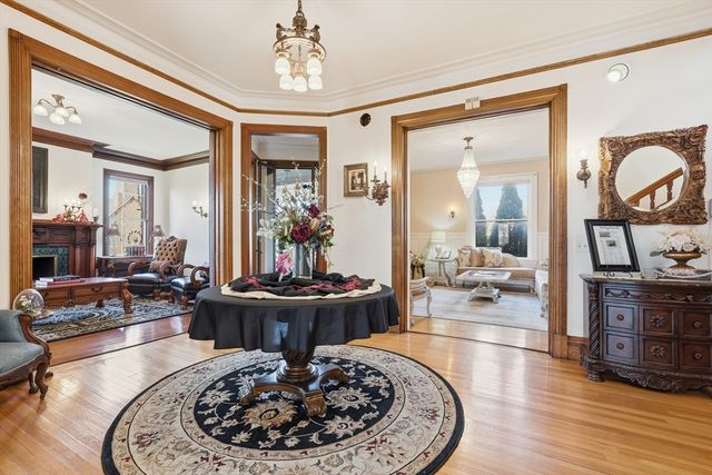 270 Maple St, Springfield, MA 01105