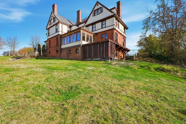 270 Maple St, Springfield, MA 01105