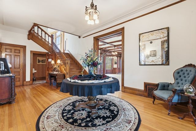 270 Maple St, Springfield, MA 01105