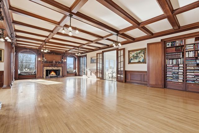 270 Maple St, Springfield, MA 01105