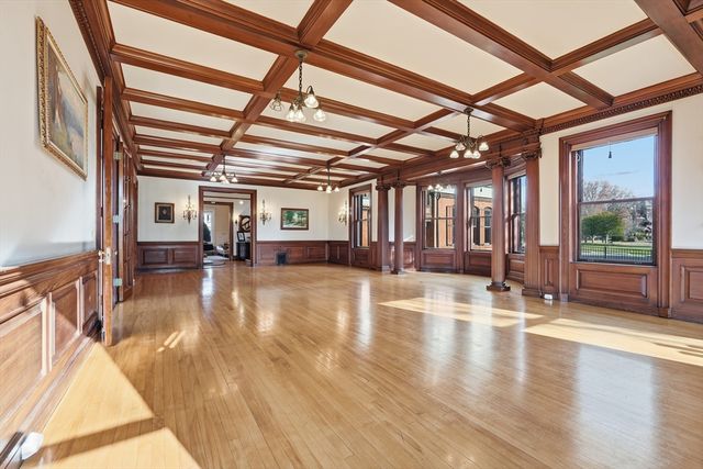 270 Maple St, Springfield, MA 01105