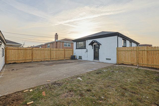 371 Bensley Avenue, Calumet City, IL 60409