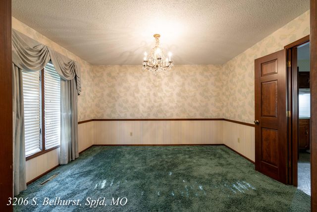 3206 S Bellhurst Avenue, Springfield, MO 65804