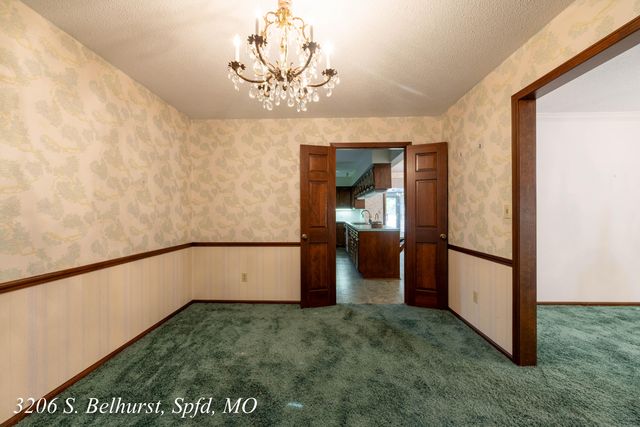 3206 S Bellhurst Avenue, Springfield, MO 65804