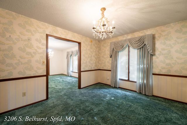 3206 S Bellhurst Avenue, Springfield, MO 65804
