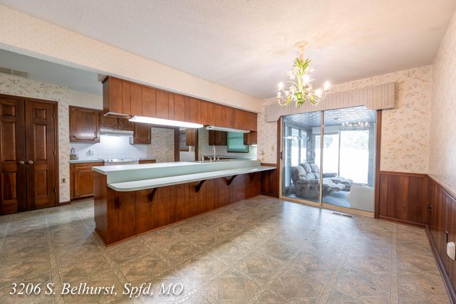 3206 S Bellhurst Avenue, Springfield, MO 65804