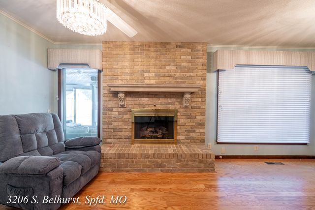 3206 S Bellhurst Avenue, Springfield, MO 65804