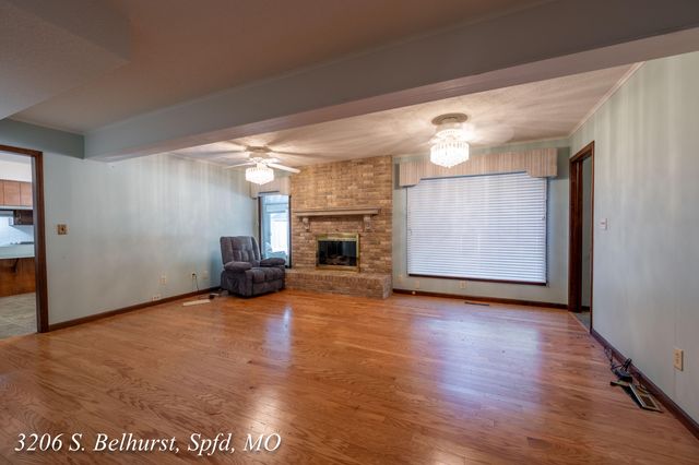 3206 S Bellhurst Avenue, Springfield, MO 65804