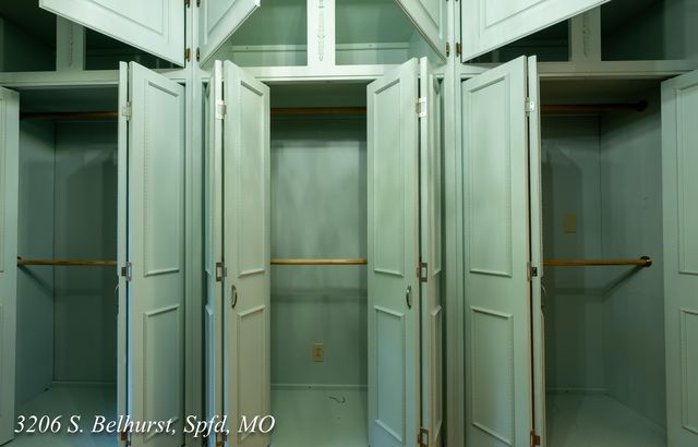 3206 S Bellhurst Avenue, Springfield, MO 65804