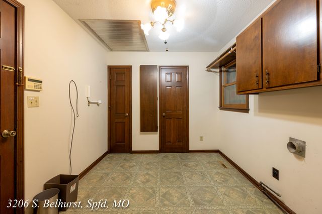 3206 S Bellhurst Avenue, Springfield, MO 65804