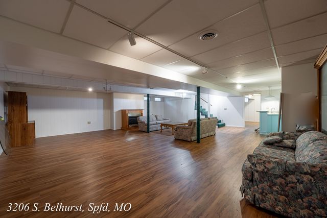 3206 S Bellhurst Avenue, Springfield, MO 65804