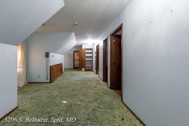 3206 S Bellhurst Avenue, Springfield, MO 65804