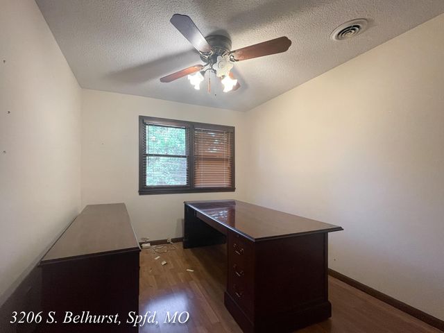 3206 S Bellhurst Avenue, Springfield, MO 65804