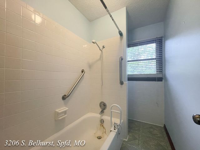 3206 S Bellhurst Avenue, Springfield, MO 65804