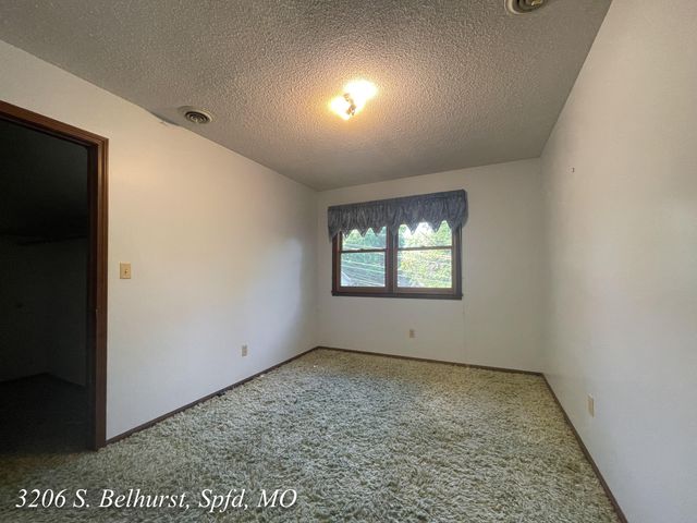 3206 S Bellhurst Avenue, Springfield, MO 65804