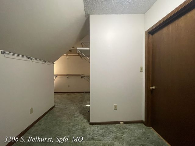 3206 S Bellhurst Avenue, Springfield, MO 65804