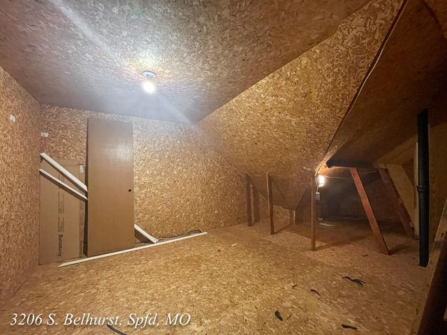 3206 S Bellhurst Avenue, Springfield, MO 65804