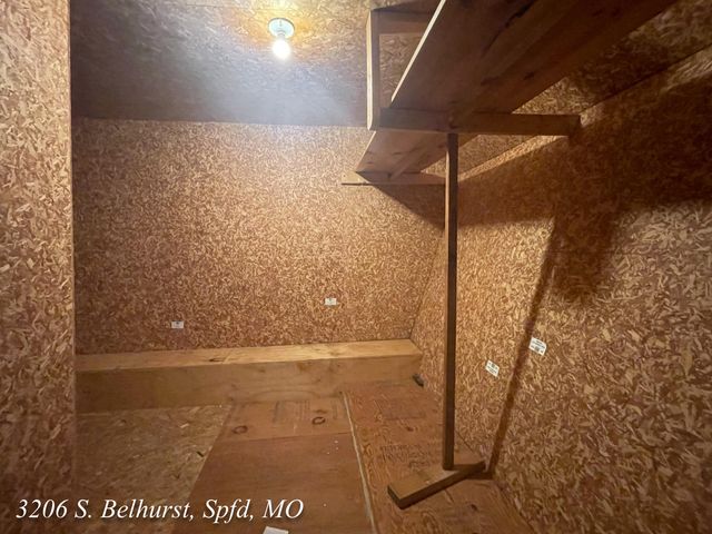 3206 S Bellhurst Avenue, Springfield, MO 65804