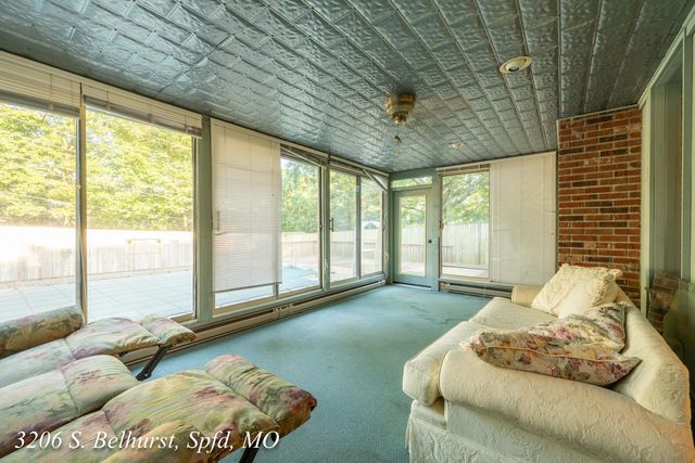 3206 S Bellhurst Avenue, Springfield, MO 65804