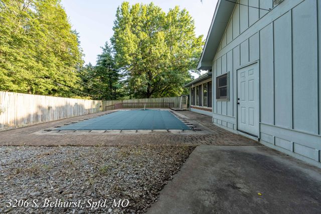 3206 S Bellhurst Avenue, Springfield, MO 65804