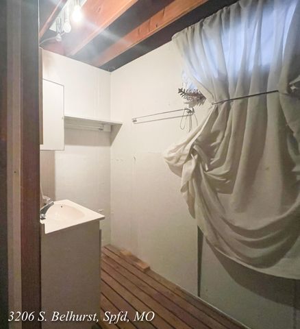 3206 S Bellhurst Avenue, Springfield, MO 65804
