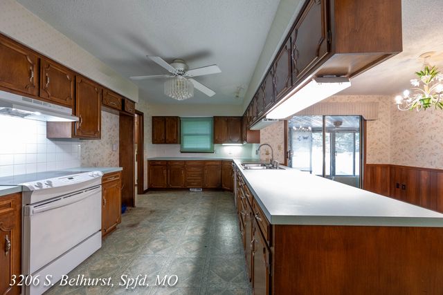 3206 S Bellhurst Avenue, Springfield, MO 65804