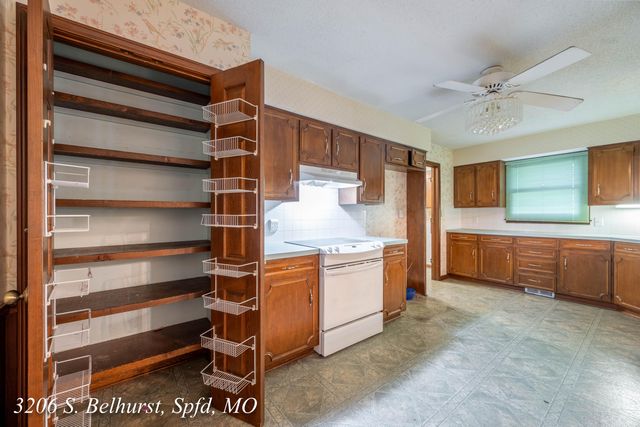 3206 S Bellhurst Avenue, Springfield, MO 65804