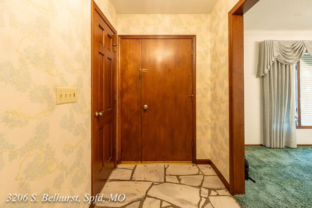 3206 S Bellhurst Avenue, Springfield, MO 65804