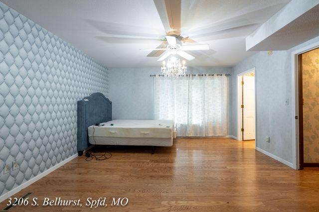 3206 S Bellhurst Avenue, Springfield, MO 65804