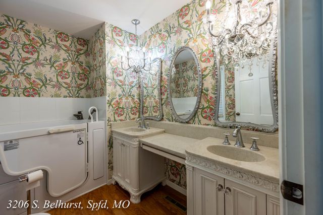 3206 S Bellhurst Avenue, Springfield, MO 65804