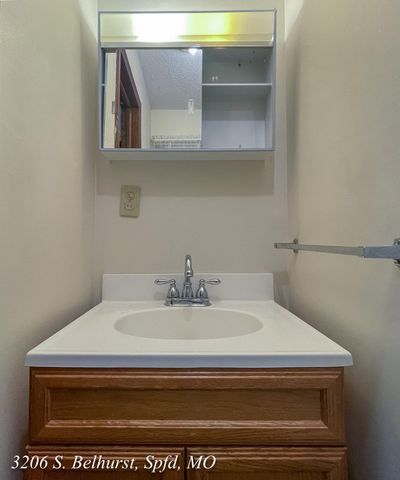 3206 S Bellhurst Avenue, Springfield, MO 65804
