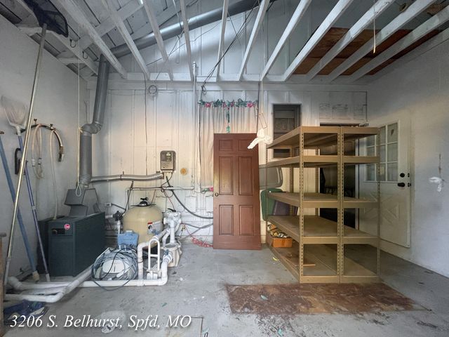 3206 S Bellhurst Avenue, Springfield, MO 65804