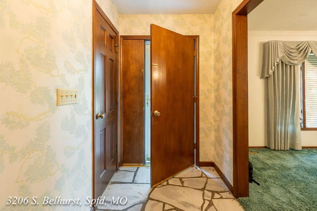 3206 S Bellhurst Avenue, Springfield, MO 65804