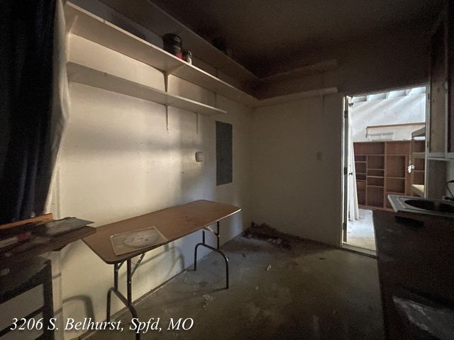 3206 S Bellhurst Avenue, Springfield, MO 65804