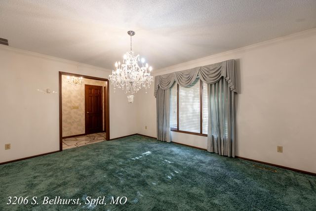 3206 S Bellhurst Avenue, Springfield, MO 65804