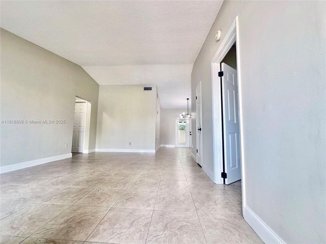 11117 SW 122nd Ct, Miami, FL 33186