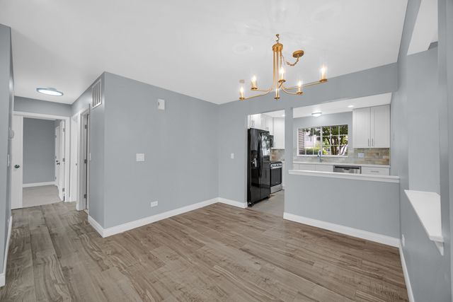 2136 Southwind Circle, Schaumburg, IL 60194