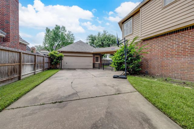 5534 Honor Drive, Houston, TX 77041