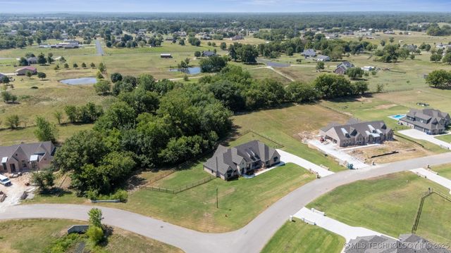 2612 Cross Creek Drive, Oologah, OK 74053