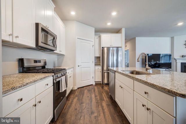 109 CONGRESSIONAL CT, Moorestown, NJ 08057