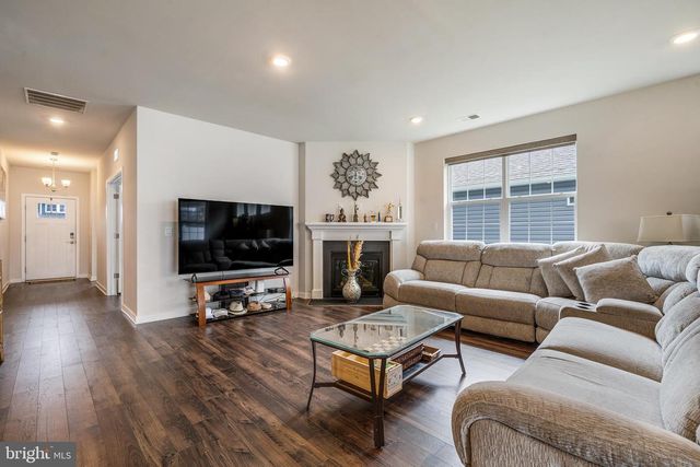 109 CONGRESSIONAL CT, Moorestown, NJ 08057